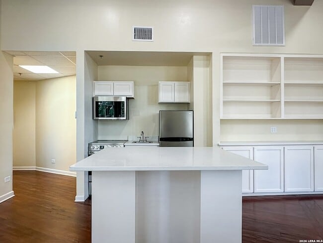 Building Photo - 245 Losoya St