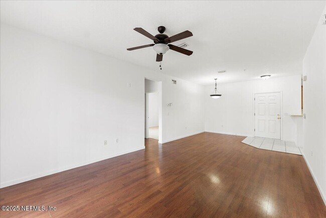 Building Photo - 8215 Green Parrot Rd