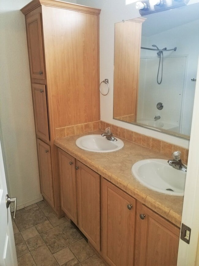 Building Photo - Great Location! 3 Bed, 2 Bath West-Flagsta...