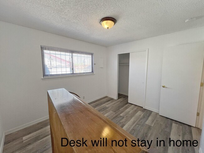 Building Photo - 7205 Avenida La Costa NE