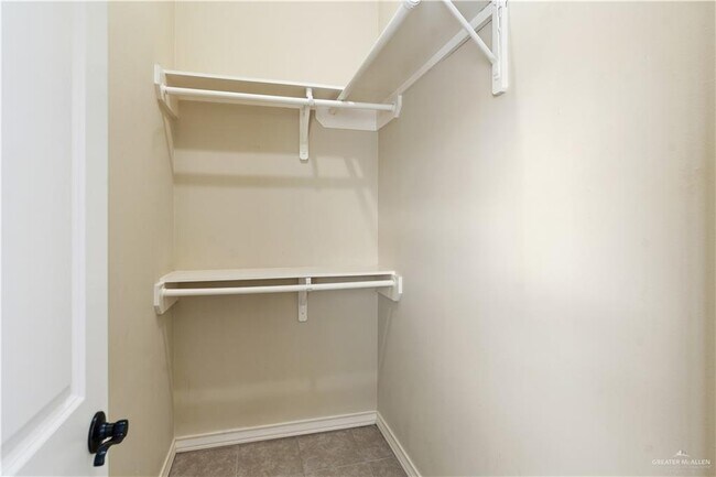 Building Photo - 15 Wellington Ave