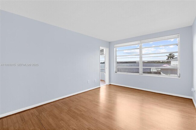 Building Photo - 1300 NE 191st St