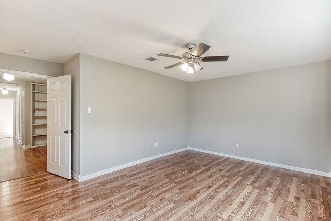 Building Photo - Great house in great neighborhood