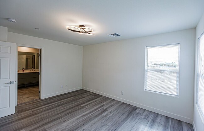 Building Photo - Beautiful 2-story home in a gated community