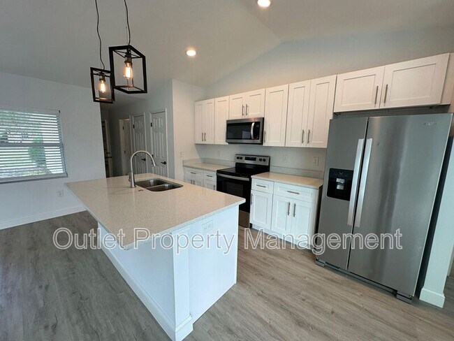 Building Photo - 790 W Gaucho Cir