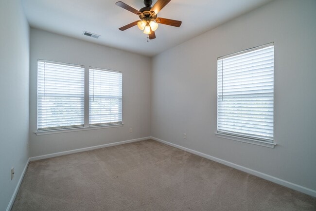 Building Photo - Gorgeous 3 Bedroom Townhome in Davidson