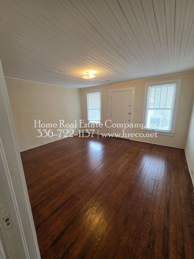 Building Photo - 526 E 17th St