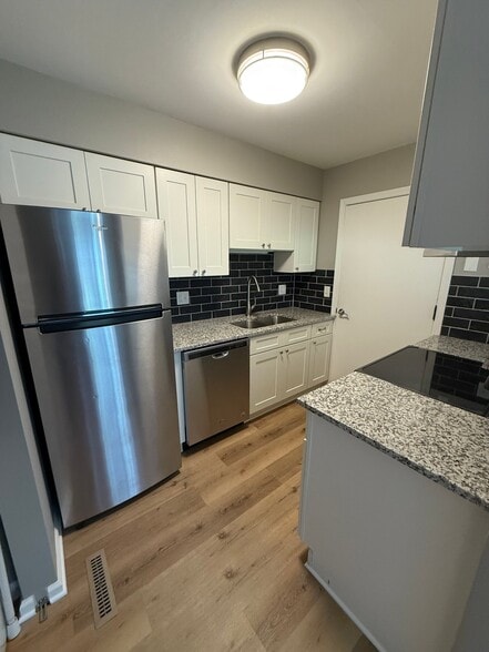 Building Photo - 1301 Lowland Ct