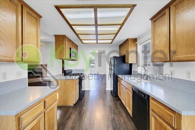 Building Photo - 2624 Walnut Ave