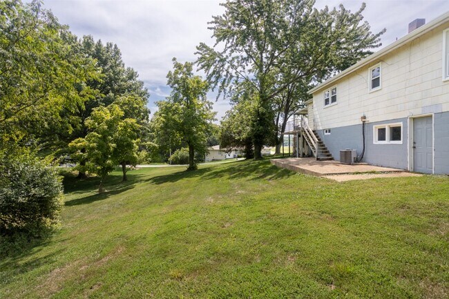 Building Photo - 4 New Sugar Creek Rd