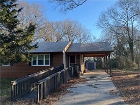 Building Photo - 1709 Lyndon Ave