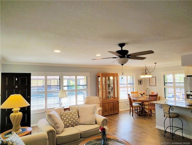 Building Photo - 511 SW South River Dr