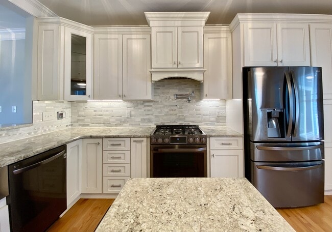 Building Photo - 305 Mallard Ave