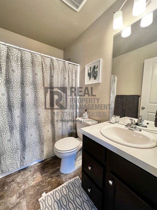 Building Photo - 2109 Bock St