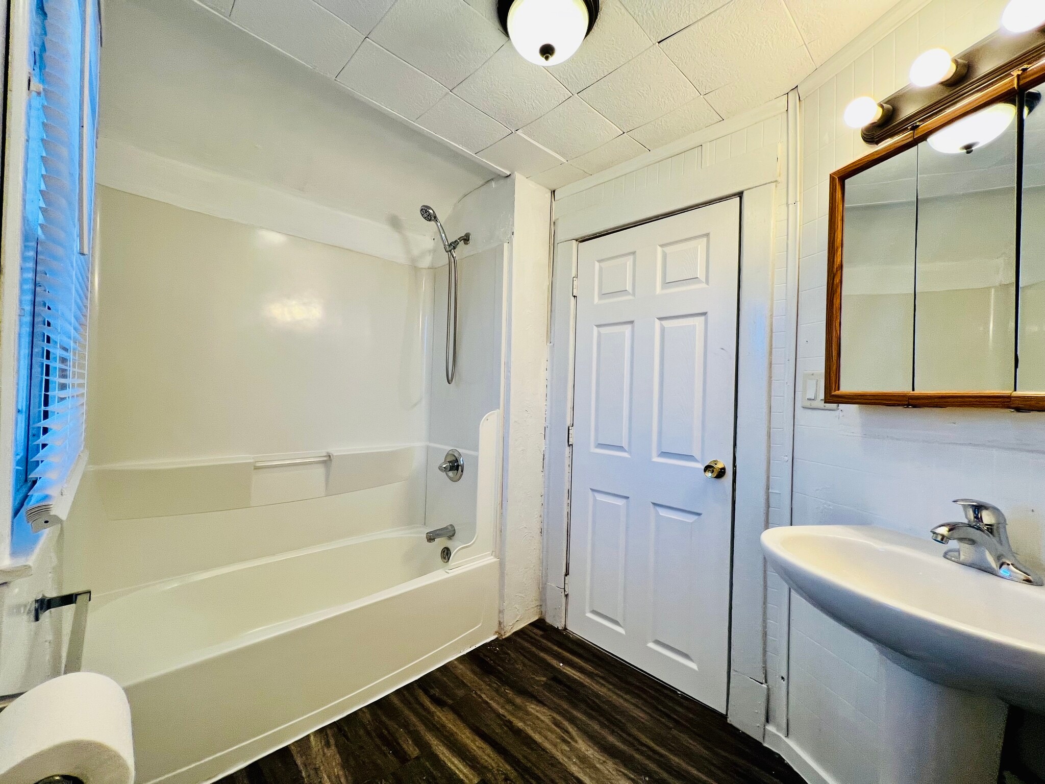 Bathroom - 604 Burton Ave