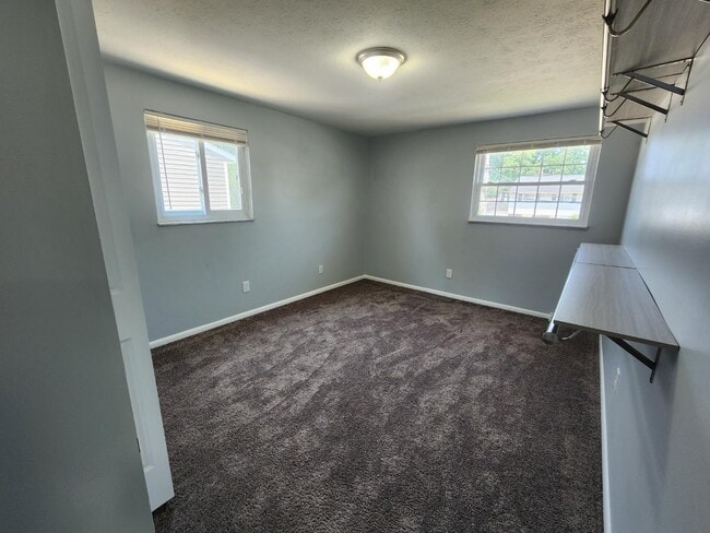 Building Photo - 292 Parkway Dr