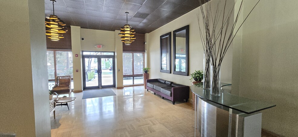 Secure building - 1800 Collins Ave