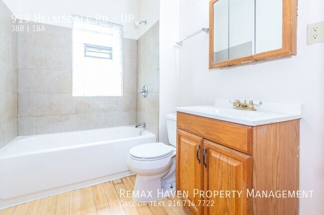 Building Photo - 919 Helmsdale Rd