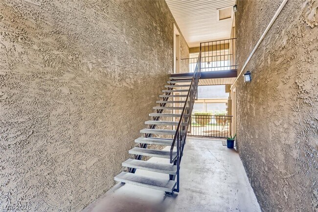 Building Photo - 5229 Indian River Dr