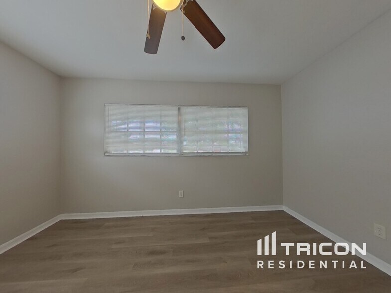 Building Photo - 2131 Greenbriar Blvd