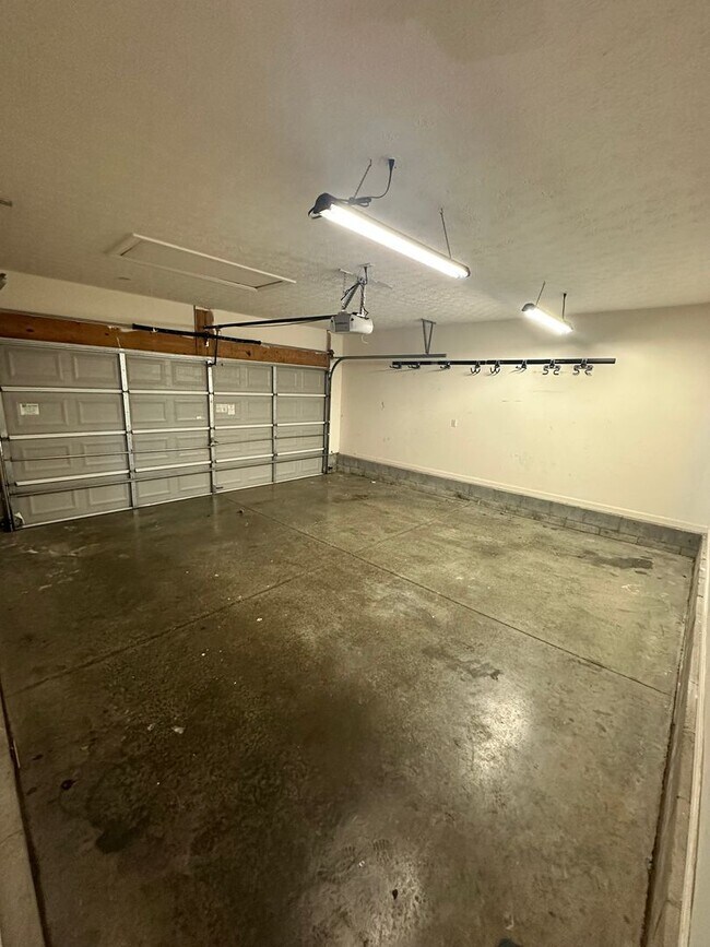 Building Photo - 9215 Eminence Ct
