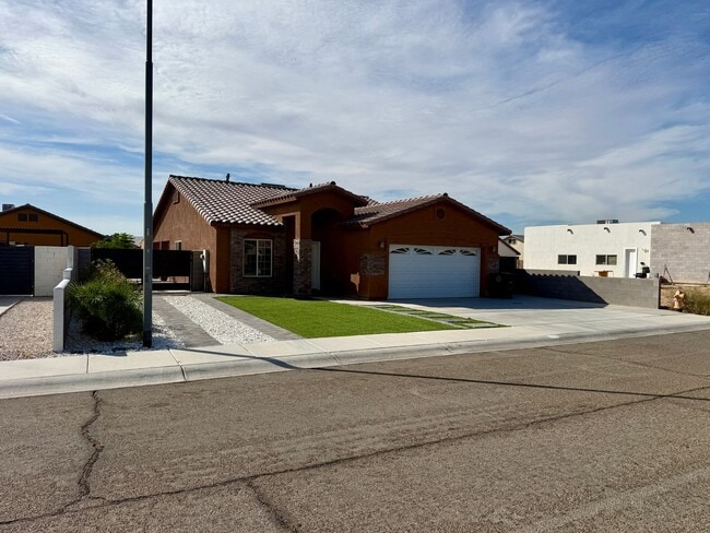 Building Photo - 4 Bedroom Home in San Luis AZ. with Fenced Lot and Landcaping