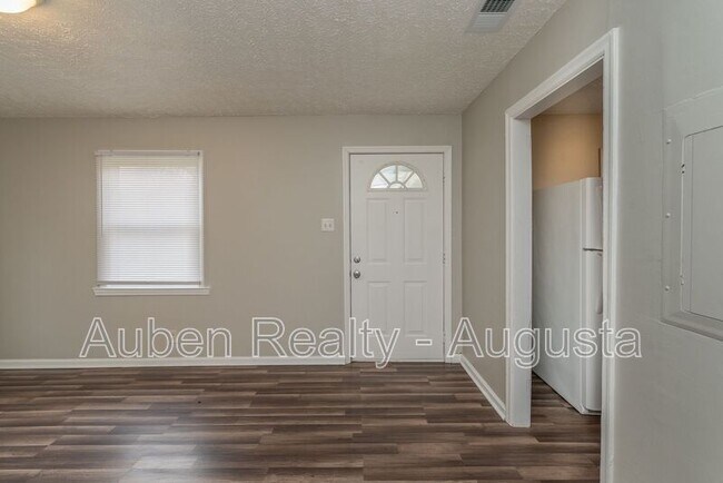 Building Photo - 821 Forsythe St