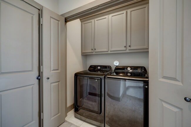 Building Photo - 953 Patterson St