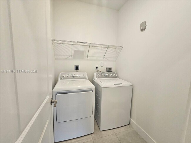 Building Photo - 4578 SW 174th Ave