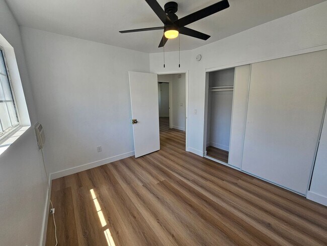 Building Photo - 245 E Ave 38