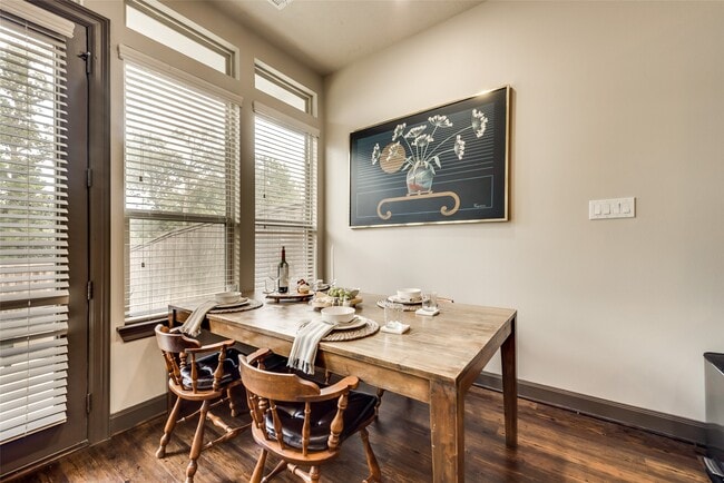 Building Photo - 86 Aventura Pl