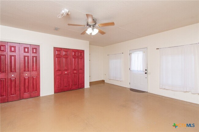 Building Photo - 5104 Glenoak Dr