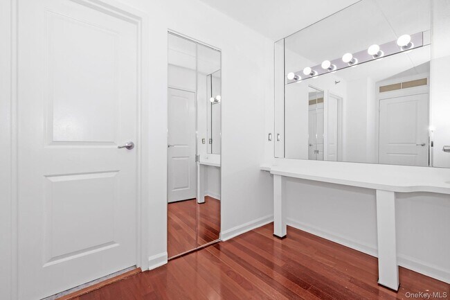 Building Photo - 4 Martine Ave