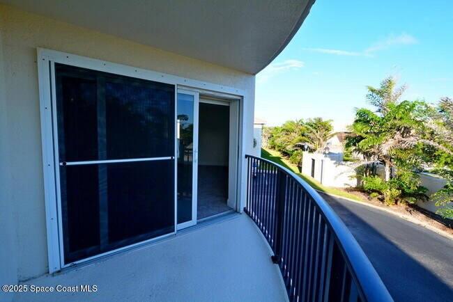 Building Photo - 123 Lancha Cir
