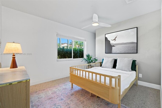 Building Photo - 930 N 11th Ct