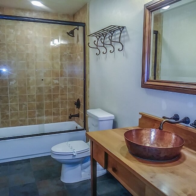 Building Photo - Charming 3-bedroom Lodge-Style Townhouse