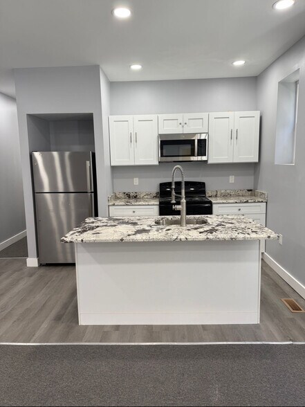 Primary Photo - 6040 Kingsessing Ave