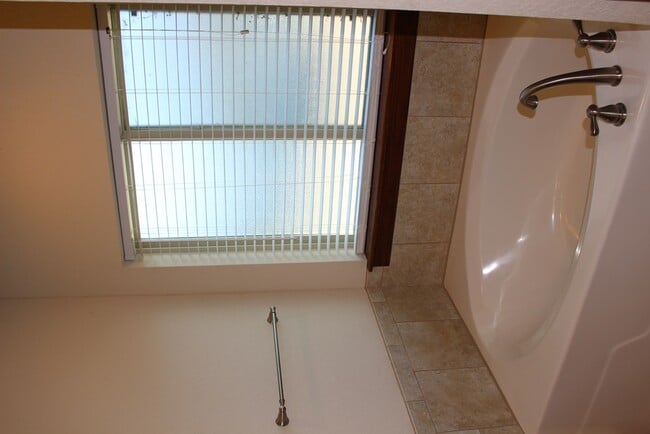 Building Photo - 701 Bushwhack Rd