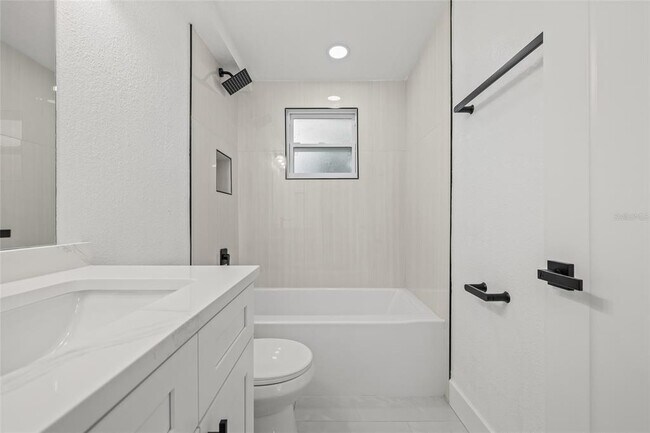Building Photo - 2134 Catalina Dr