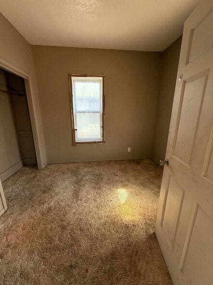Building Photo - 1286 E Vanderhoof St