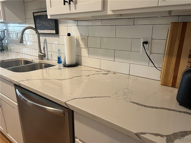 Building Photo - 191 Summerhaven Dr S