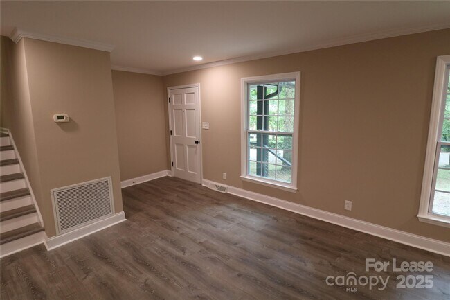 Building Photo - 310 Chaney St