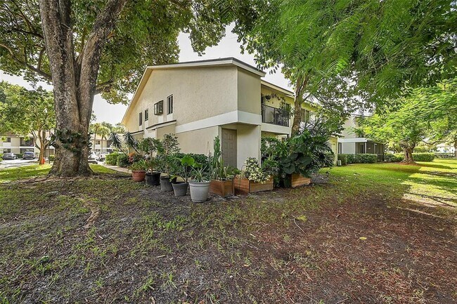 Building Photo - 117 Gardens Dr