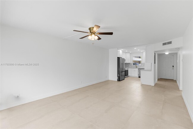 Building Photo - 1400 NE 57th Ct