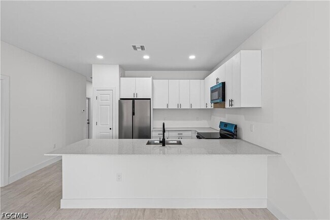 Building Photo - 2220 Kenneth Ave S