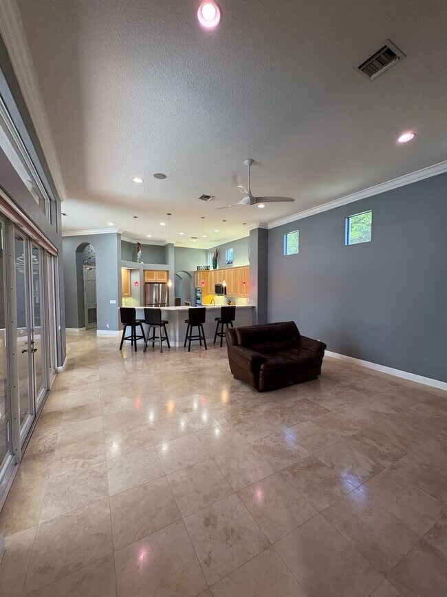 Building Photo - Spacious 3/3.5/3 Courtyard POOL home in Pa...