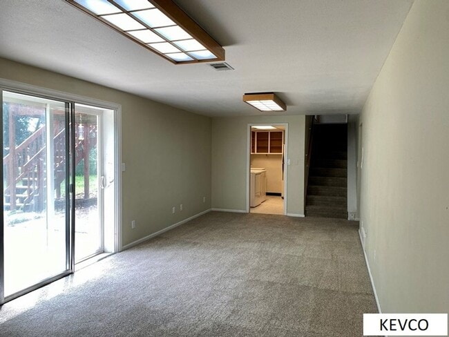 Building Photo - Spacious Home in Campus West!