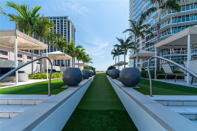 Building Photo - 175 1st St S