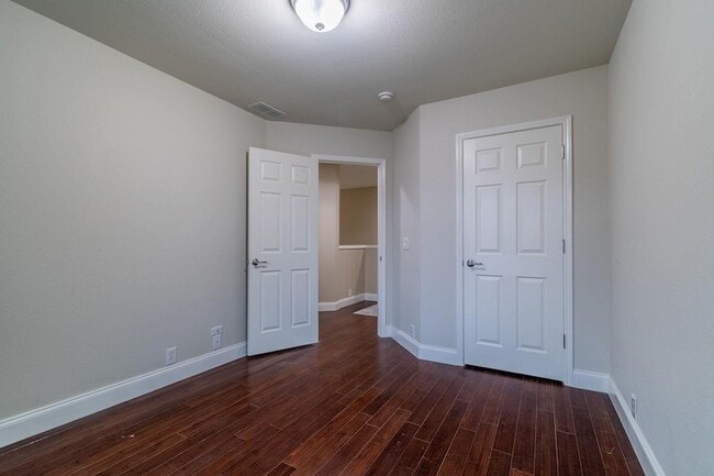 Building Photo - 2731 Olympic Park Dr