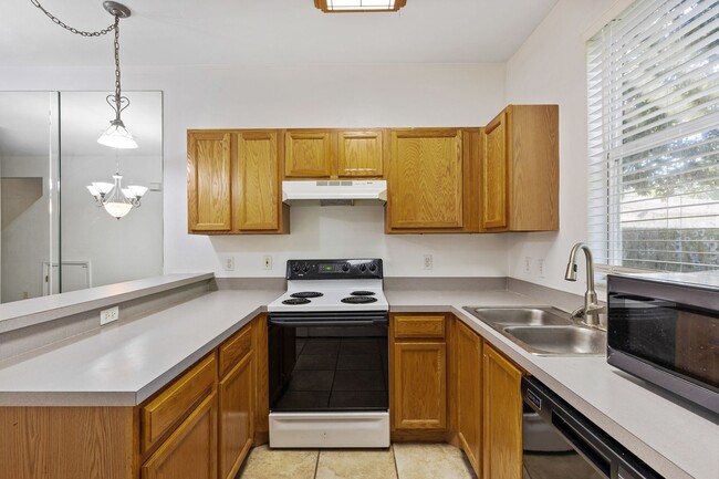 Building Photo - Close to UF Two Story Townhouse